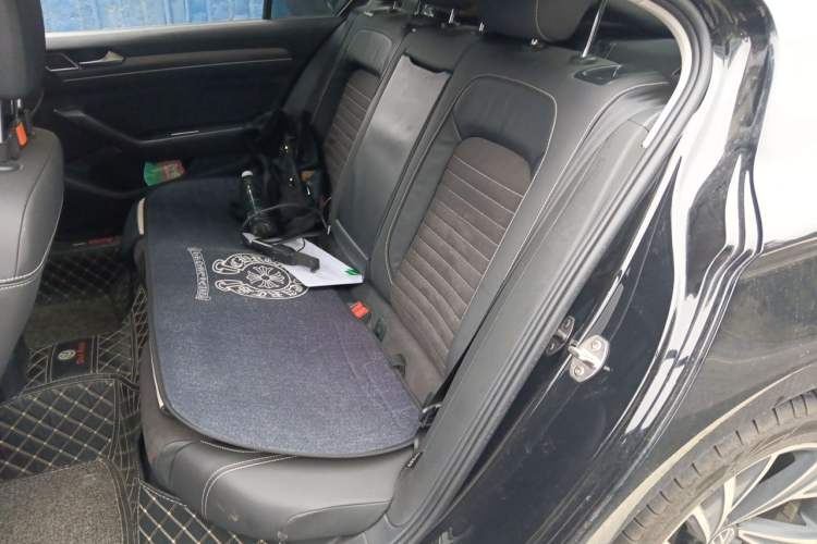 Used Volkswagen Magotan 2021 330TSI DSG 30th Anniversary Edition Left Rear Seat