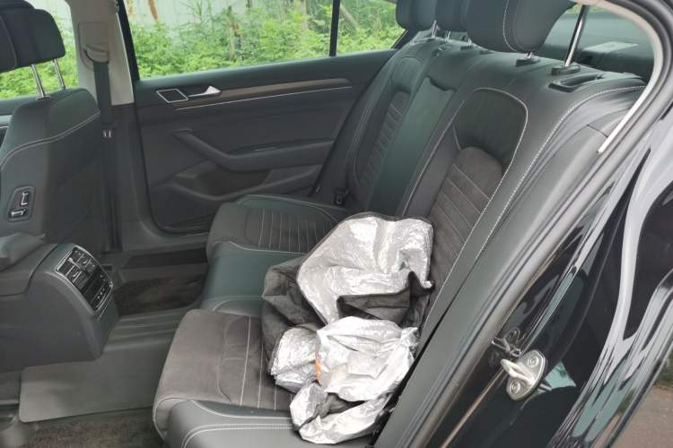 Used Volkswagen Magotan 2021 330TSI DSG 30th Anniversary Edition Left Rear Seat