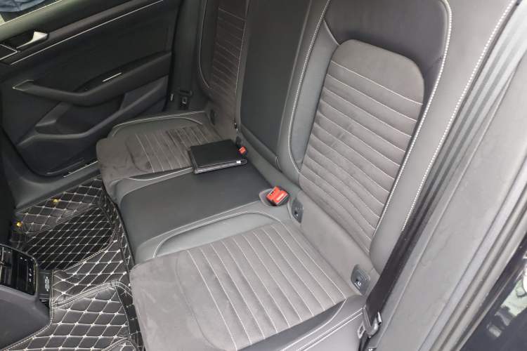Used Volkswagen Magotan 2021 330TSI DSG 30th Anniversary Edition Left Rear Seat