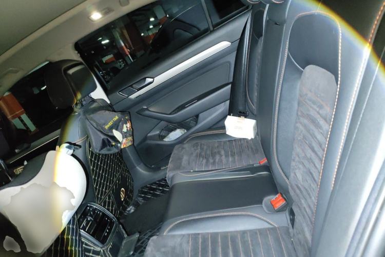 Used Volkswagen Magotan 2021 330TSI DSG 30th Anniversary Edition Left Rear Seat