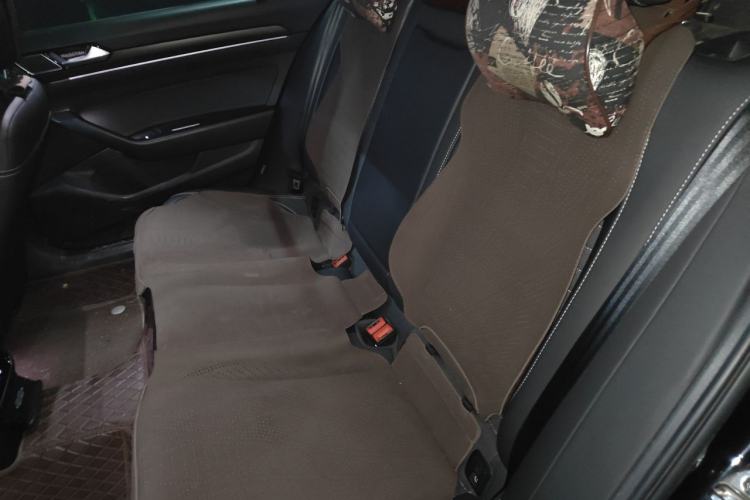Used Volkswagen Magotan 2021 330TSI DSG 30th Anniversary Edition Left Rear Seat