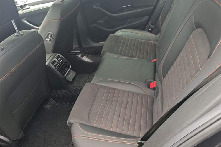 Used Volkswagen Magotan 2021 330TSI DSG 30th Anniversary Edition Left Rear Seat