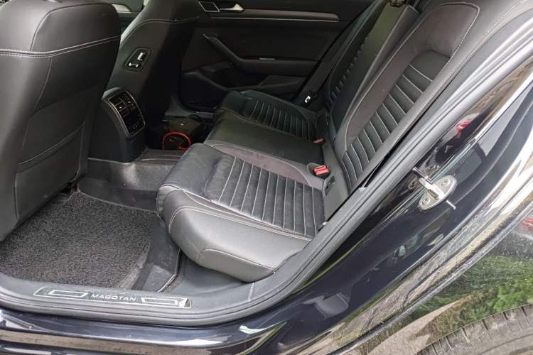 Used Volkswagen Magotan 2021 330TSI DSG 30th Anniversary Edition Left Rear Seat