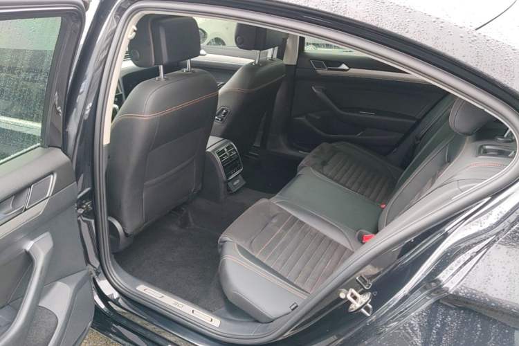 Used Volkswagen Magotan 2021 330TSI DSG 30th Anniversary Edition Left Rear Seat