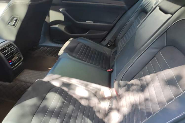 Used Volkswagen Magotan 2021 330TSI DSG 30th Anniversary Edition Left Rear Seat