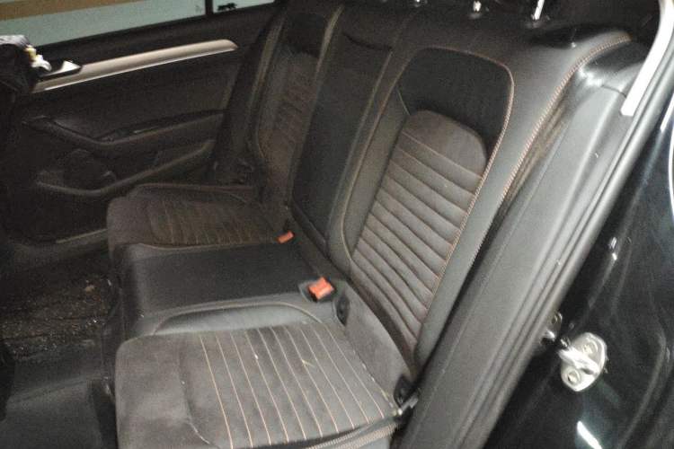 Used Volkswagen Magotan 2021 330TSI DSG 30th Anniversary Edition Left Rear Seat
