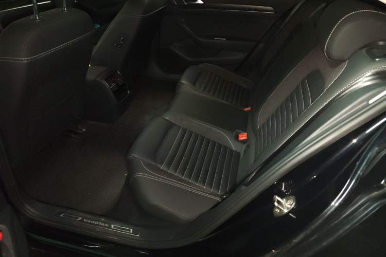 Used Volkswagen Magotan 2021 330TSI DSG 30th Anniversary Edition Left Rear Seat