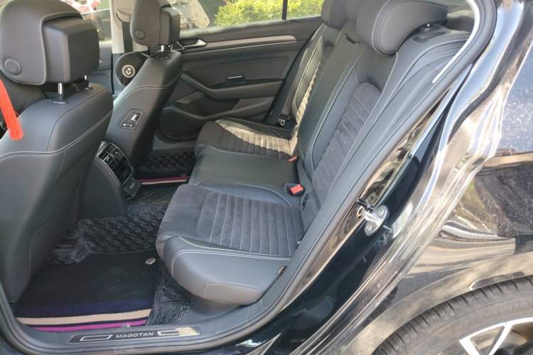 Used Volkswagen Magotan 2021 330TSI DSG 30th Anniversary Edition Left Rear Seat