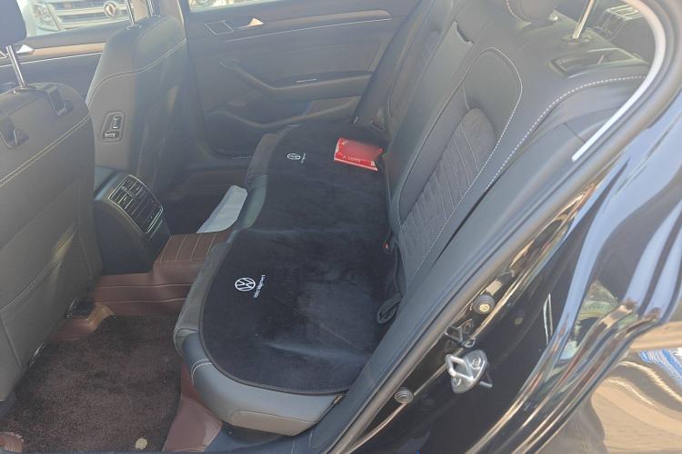 Used Volkswagen Magotan 2021 330TSI DSG 30th Anniversary Edition Left Rear Seat