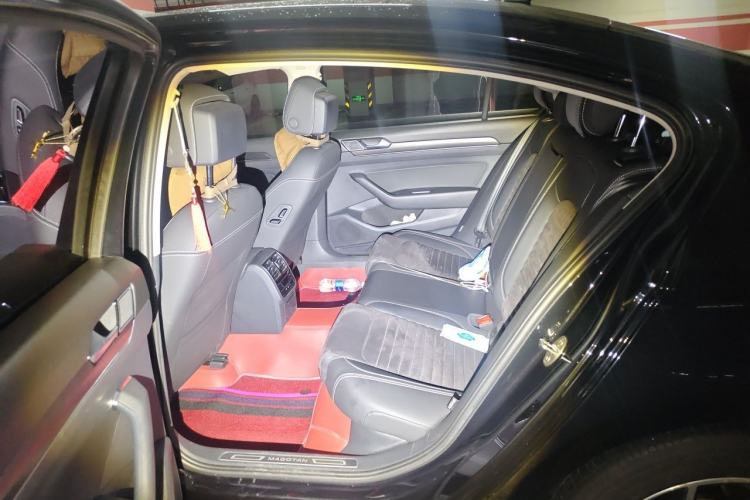 Used Volkswagen Magotan 2021 330TSI DSG 30th Anniversary Edition Left Rear Seat
