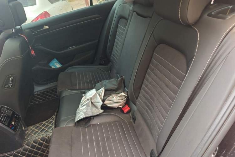 Used Volkswagen Magotan 2021 330TSI DSG 30th Anniversary Edition Left Rear Seat