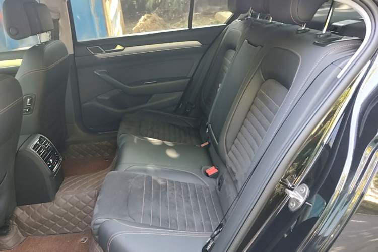 Used Volkswagen Magotan 2021 330TSI DSG 30th Anniversary Edition Left Rear Seat
