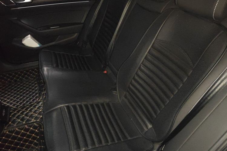Used Volkswagen Magotan 2021 330TSI DSG 30th Anniversary Edition Left Rear Seat