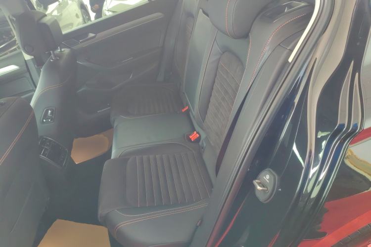 Used Volkswagen Magotan 2021 330TSI DSG 30th Anniversary Edition Left Rear Seat