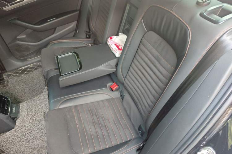 Used Volkswagen Magotan 2021 330TSI DSG 30th Anniversary Edition Left Rear Seat