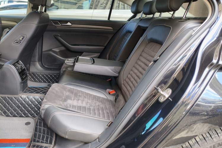 Used Volkswagen Magotan 2021 330TSI DSG 30th Anniversary Edition Left Rear Seat