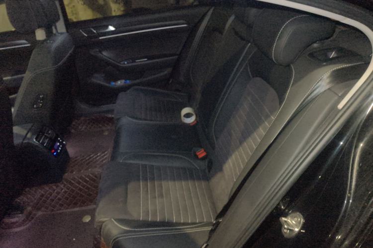 Used Volkswagen Magotan 2021 330TSI DSG 30th Anniversary Edition Left Rear Seat