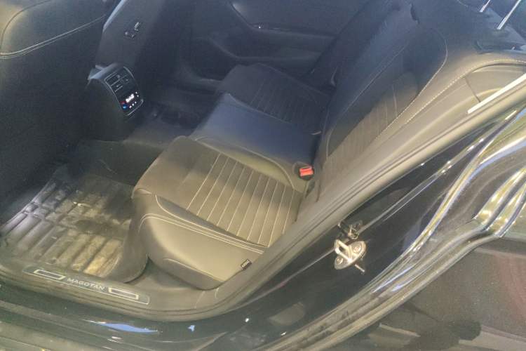 Used Volkswagen Magotan 2021 330TSI DSG 30th Anniversary Edition Left Rear Seat