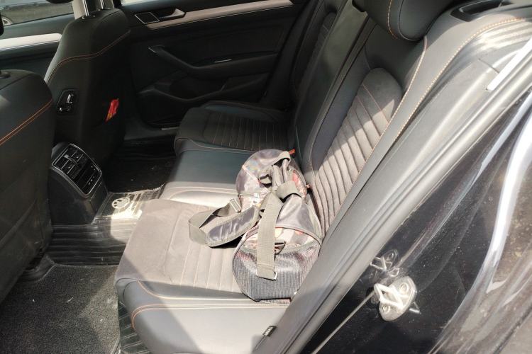 Used Volkswagen Magotan 2021 330TSI DSG 30th Anniversary Edition Left Rear Seat