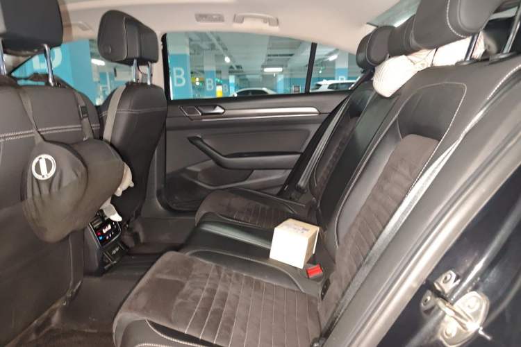 Used Volkswagen Magotan 2021 330TSI DSG 30th Anniversary Edition Left Rear Seat