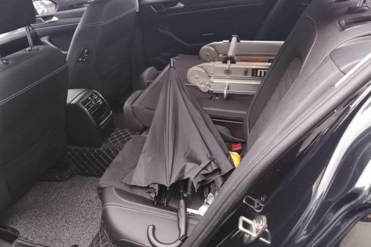 Used Volkswagen Magotan 2021 330TSI DSG 30th Anniversary Edition Left Rear Seat