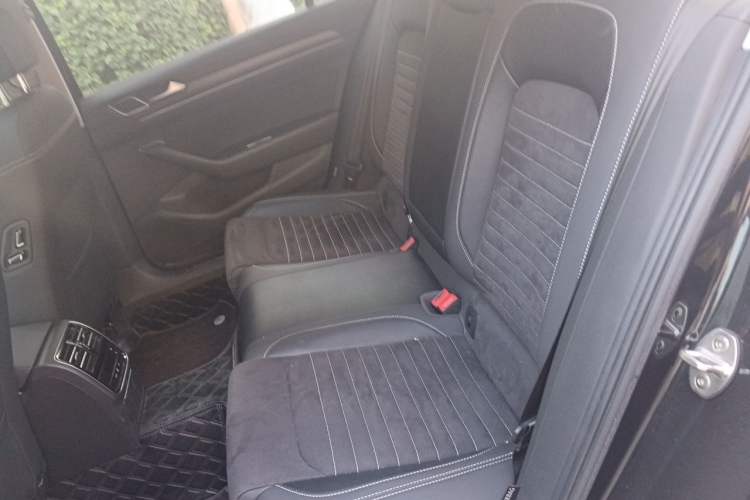 Used Volkswagen Magotan 2021 330TSI DSG 30th Anniversary Edition Left Rear Seat