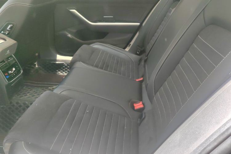 Used Volkswagen Magotan 2021 330TSI DSG 30th Anniversary Edition Left Rear Seat