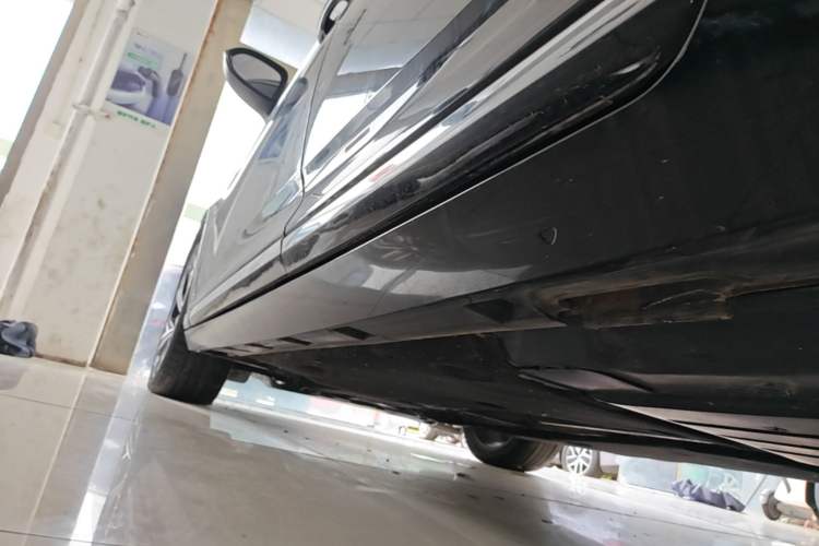 Used Volkswagen Magotan 2021 330TSI DSG 30th Anniversary Edition Left Side Sill