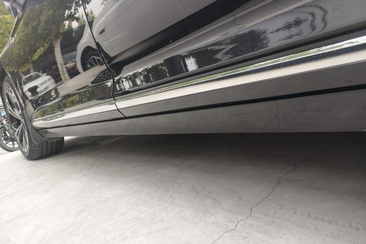 Used Volkswagen Magotan 2021 330TSI DSG 30th Anniversary Edition Left Side Sill