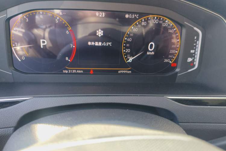 Used Volkswagen Magotan 2021 330TSI DSG 30th Anniversary Edition Odometer Close Up
