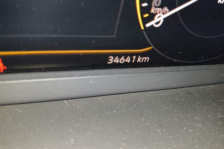 Used Volkswagen Magotan 2021 330TSI DSG 30th Anniversary Edition Odometer Close Up