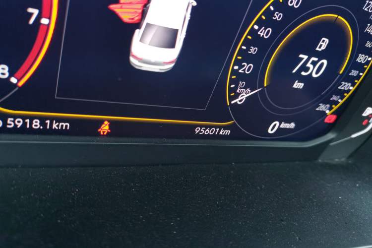 Used Volkswagen Magotan 2021 330TSI DSG 30th Anniversary Edition Odometer Close Up