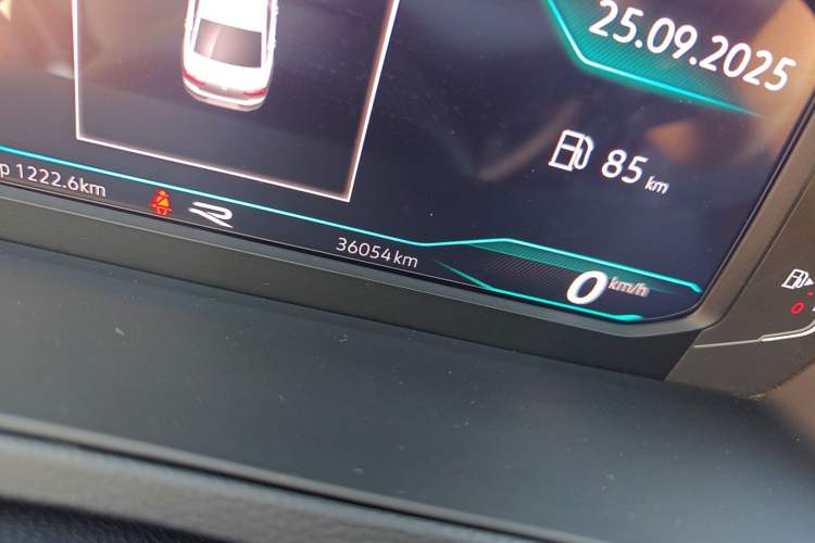 Used Volkswagen Magotan 2021 330TSI DSG 30th Anniversary Edition Odometer Close Up