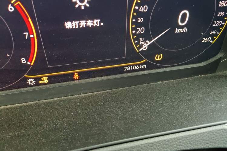 Used Volkswagen Magotan 2021 330TSI DSG 30th Anniversary Edition Odometer Close Up