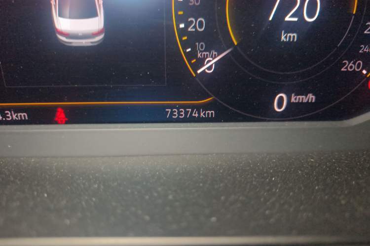 Used Volkswagen Magotan 2021 330TSI DSG 30th Anniversary Edition Odometer Close Up