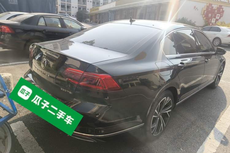 Used Volkswagen Magotan 2021 330TSI DSG 30th Anniversary Edition Rear Right 45 Deg