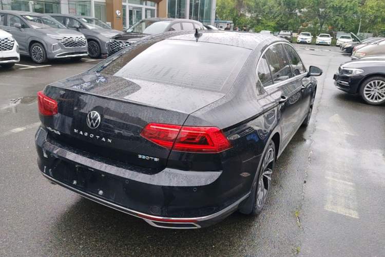 Used Volkswagen Magotan 2021 330TSI DSG 30th Anniversary Edition Rear Right 45 Deg