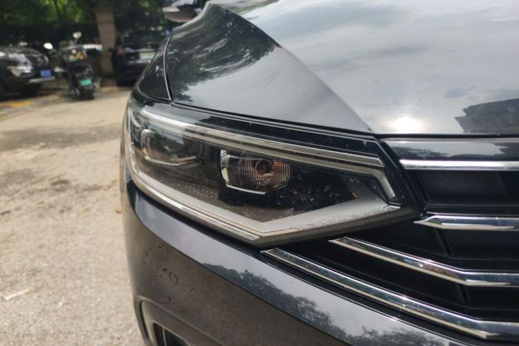 Used Volkswagen Magotan 2021 330TSI DSG 30th Anniversary Edition Right Front Headlight