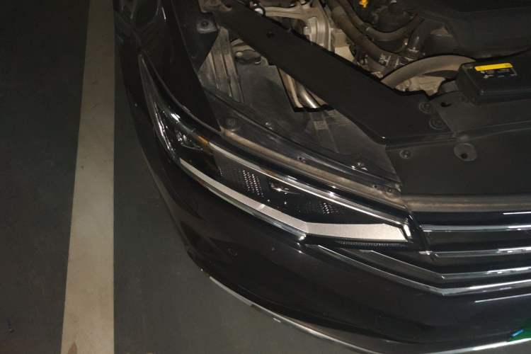 Used Volkswagen Magotan 2021 330TSI DSG 30th Anniversary Edition Right Front Headlight