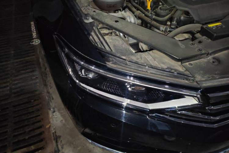 Used Volkswagen Magotan 2021 330TSI DSG 30th Anniversary Edition Right Front Headlight
