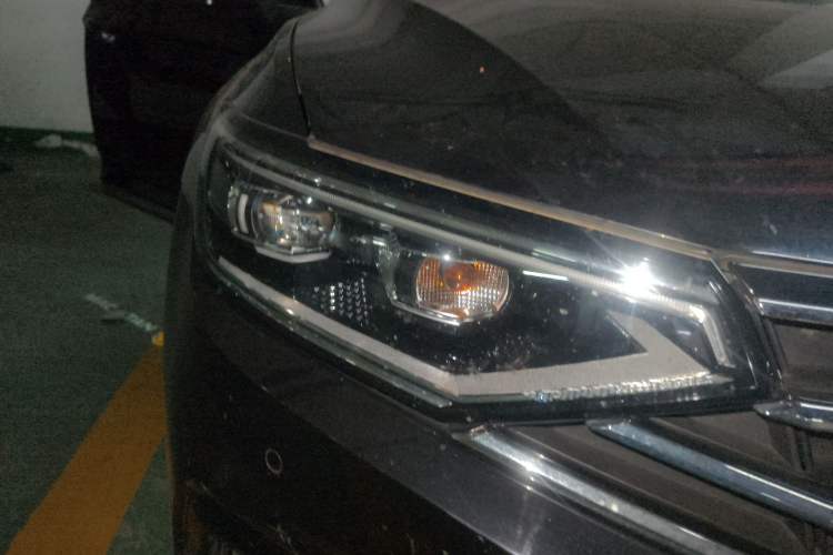Used Volkswagen Magotan 2021 330TSI DSG 30th Anniversary Edition Right Front Headlight