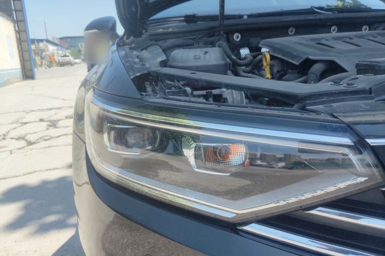 Used Volkswagen Magotan 2021 330TSI DSG 30th Anniversary Edition Right Front Headlight