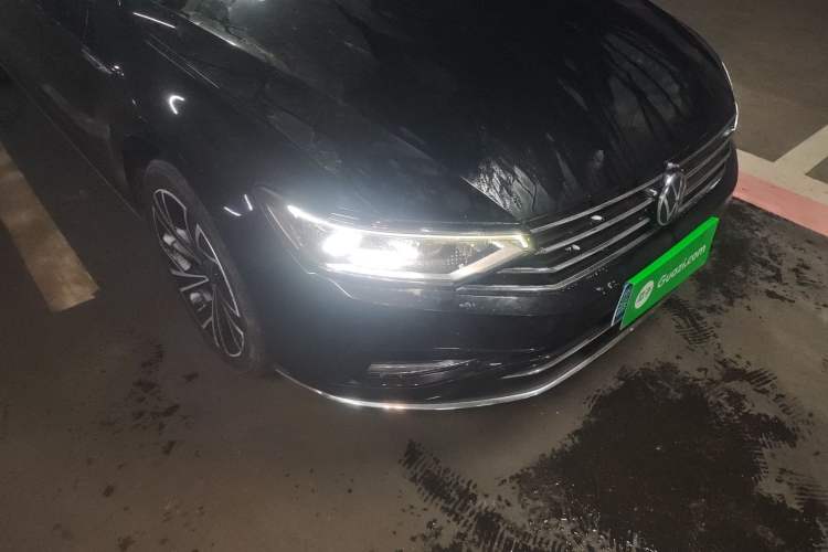 Used Volkswagen Magotan 2021 330TSI DSG 30th Anniversary Edition Right Front Headlight