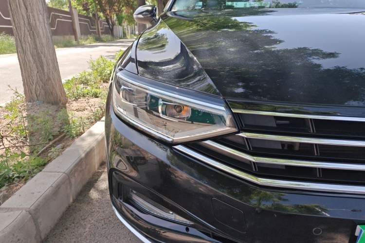 Used Volkswagen Magotan 2021 330TSI DSG 30th Anniversary Edition Right Front Headlight