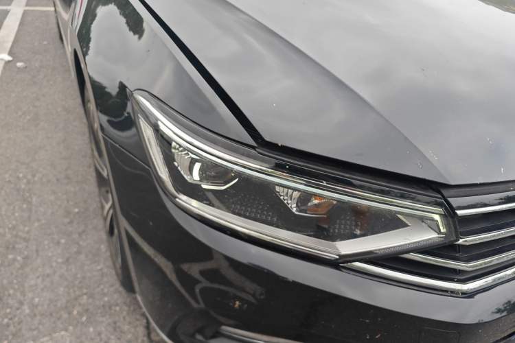 Used Volkswagen Magotan 2021 330TSI DSG 30th Anniversary Edition Right Front Headlight