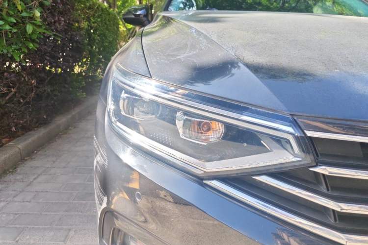 Used Volkswagen Magotan 2021 330TSI DSG 30th Anniversary Edition Right Front Headlight