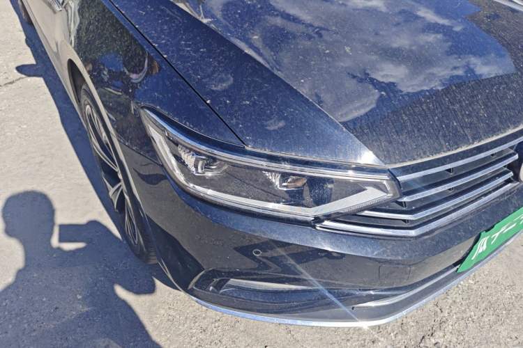 Used Volkswagen Magotan 2021 330TSI DSG 30th Anniversary Edition Right Front Headlight
