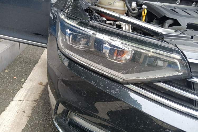 Used Volkswagen Magotan 2021 330TSI DSG 30th Anniversary Edition Right Front Headlight