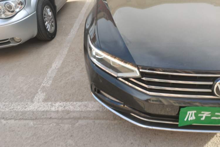 Used Volkswagen Magotan 2021 330TSI DSG 30th Anniversary Edition Right Front Headlight
