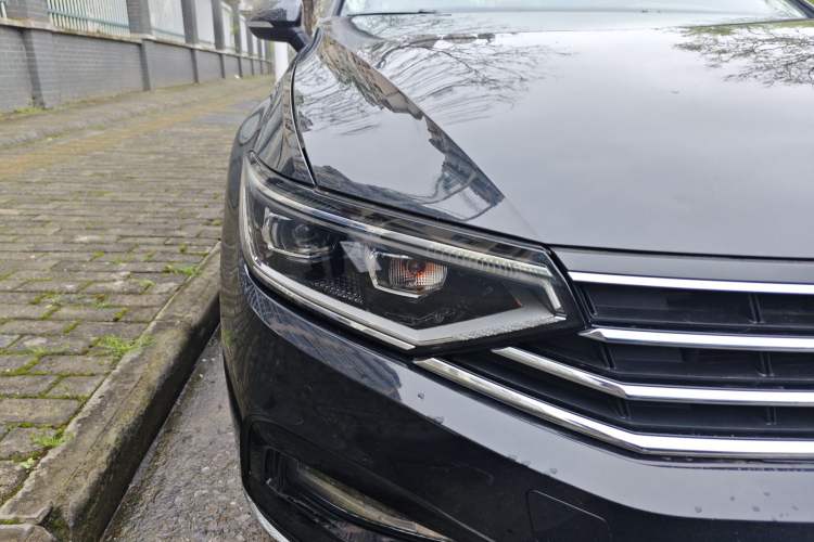 Used Volkswagen Magotan 2021 330TSI DSG 30th Anniversary Edition Right Front Headlight